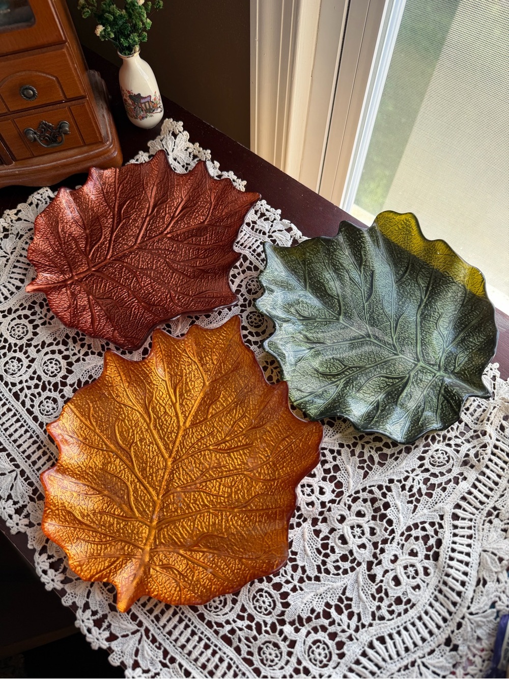 Decorative Leaf-Shaped Glass Serving Plates - Autumn Colors